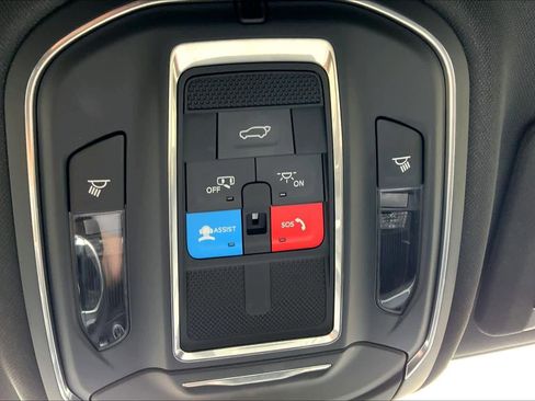 Used 2025 Jeep Grand Cherokee Altitude AWD/4WD image 36