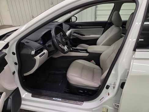 Used 2023 Nissan Altima 2.5 SL FWD image 14