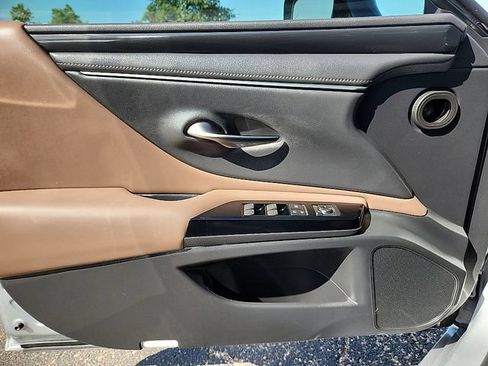 Used 2022 Lexus ES 350 w/ Accessory Package FWD image 15