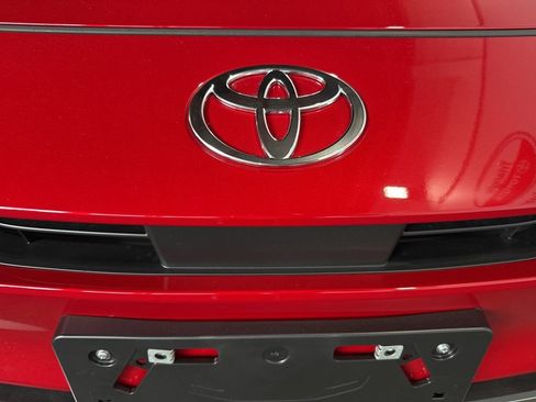 Used 2025 Toyota Prius Plug-In Hybrid image 11