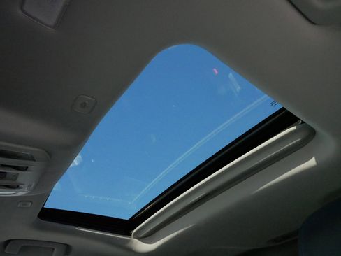 Certified 2024 Toyota Highlander XLE image 32