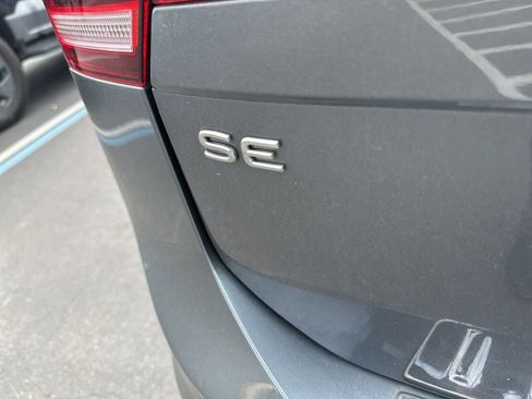 Used 2024 Volkswagen Tiguan SE R-Line image 6