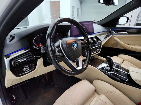 Used 2021 BMW 530i w/ Convenience Package RWD image 13