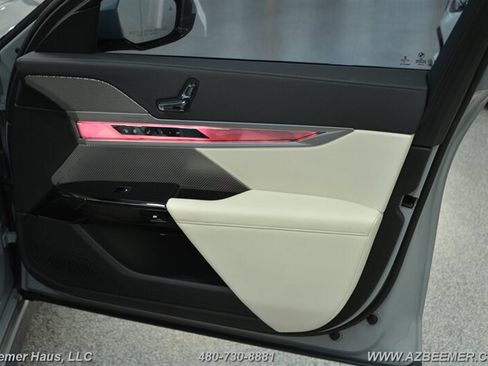 Used 2023 BMW 740i w/ Parking Assistance Package RWD image 44