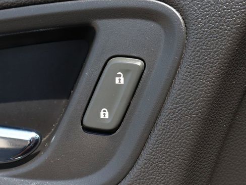 Used 2020 Chevrolet Colorado LT w/ Colorado RST Special Edition image 18