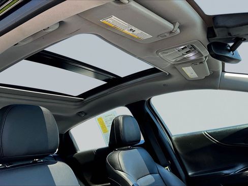Used 2021 Chevrolet Malibu LT w/ Leather Package FWD image 18