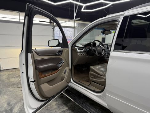Used 2017 Chevrolet Suburban Premier image 9