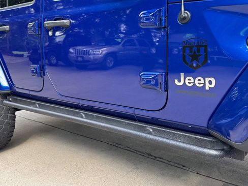 Used 2019 Jeep Wrangler Unlimited Sahara AWD/4WD image 16