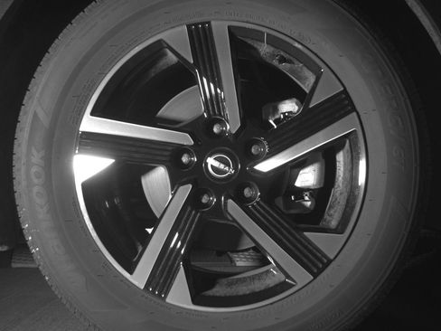 Used 2025 Nissan Sentra SV FWD image 13