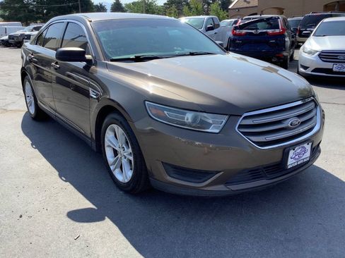 Used 2016 Ford Taurus SE FWD image 6