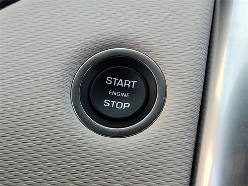 Used 2024 Land Rover Discovery Dynamic SE image 19