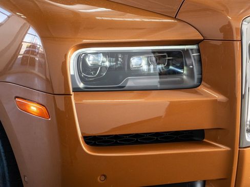 Used 2023 Rolls-Royce Cullinan w/ Cullinan Package image 21