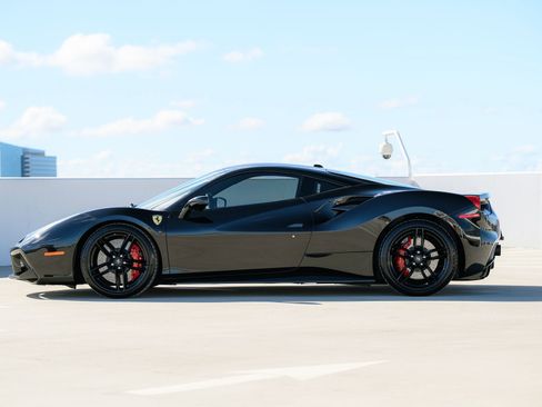 Used 2018 Ferrari 488 GTB image 23