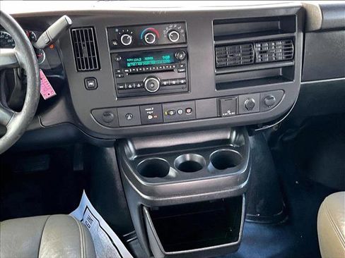 Used 2018 Chevrolet Express 2500 RWD image 8