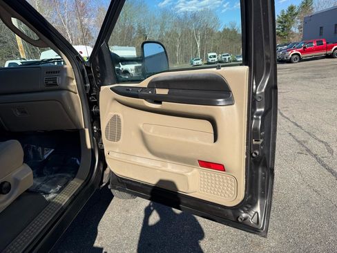 Used 2006 Ford F350 4x4 Regular Cab DRW Super Duty image 24