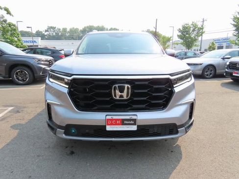 New 2025 Honda Pilot Touring image 6