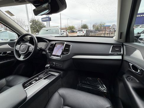 Used 2021 Volvo XC90 T5 Momentum w/ Advanced Package image 14