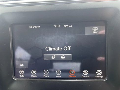 Used 2019 Jeep Cherokee Latitude w/ Cold Weather Group image 16