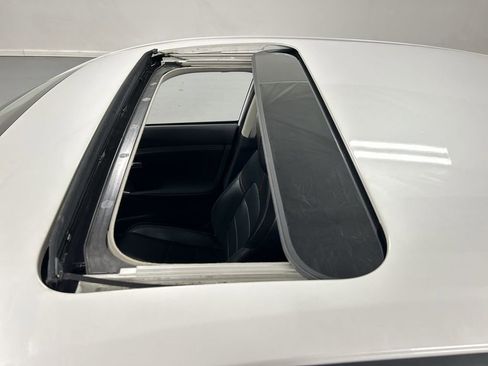 Used 2023 Nissan Sentra SR w/ SR Premium Package FWD image 19