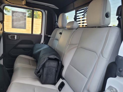 Used 2020 Jeep Gladiator Mojave AWD/4WD image 12