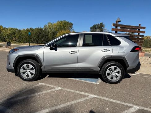 Used 2022 Toyota RAV4 LE image 2