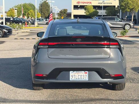 Used 2025 Toyota Prius XLE FWD image 4