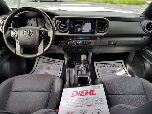 Used 2017 Toyota Tacoma TRD Sport w/ Premium & Technology Package AWD/4WD image 23