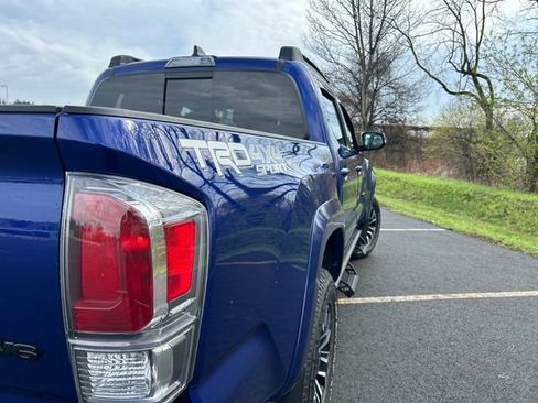 Used 2022 Toyota Tacoma TRD Sport w/ Technology Package image 31