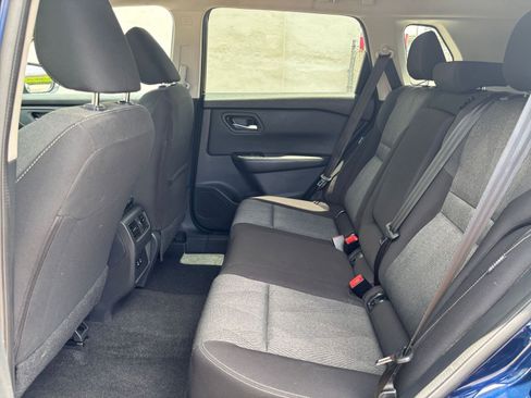 Used 2025 Nissan Rogue SV FWD image 28