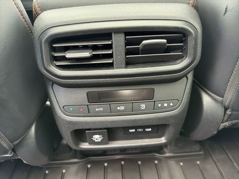 Used 2025 Honda Pilot TrailSport image 18