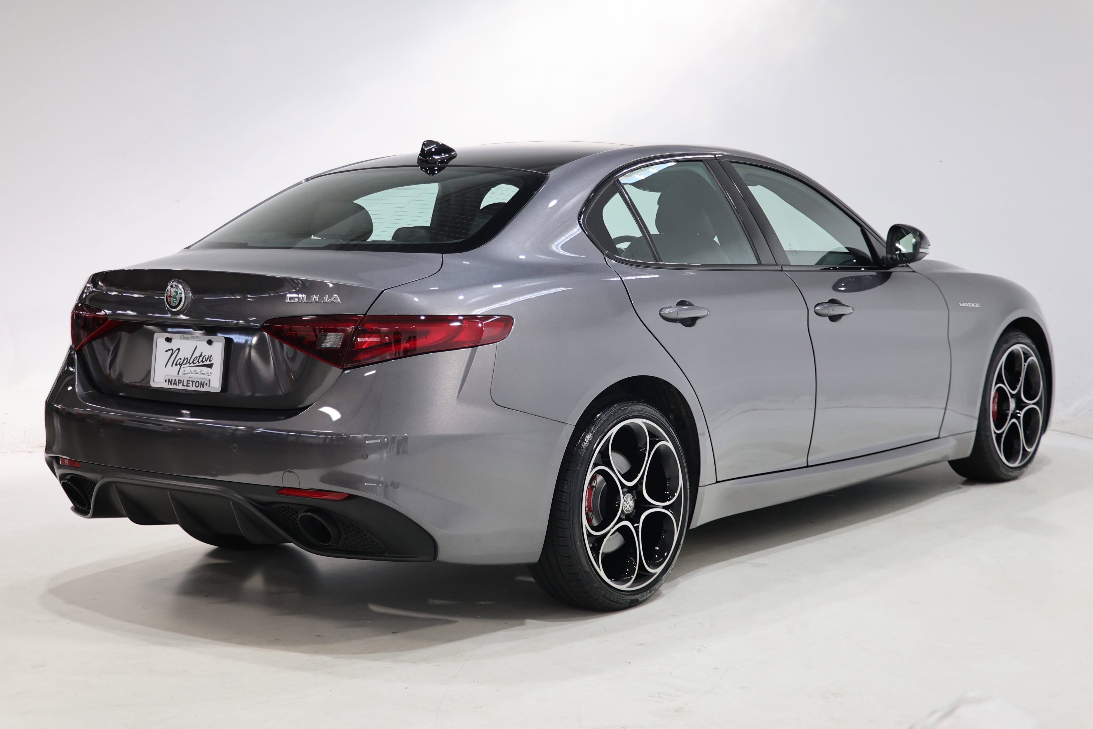 Certified 2023 Alfa Romeo Giulia Veloce AWD/4WD image 7