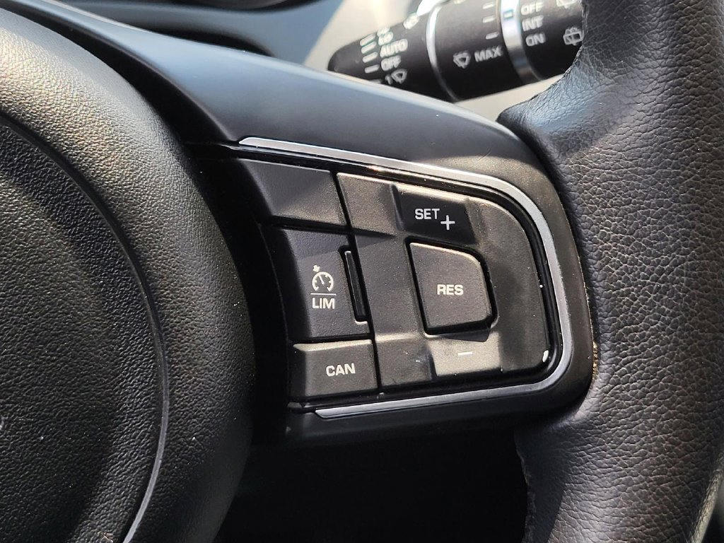 Used 2020 Jaguar E-PACE AWD/4WD image 31