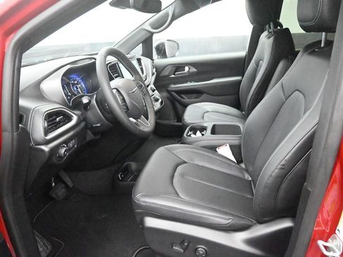 New 2026 Chrysler Pacifica Select image 10