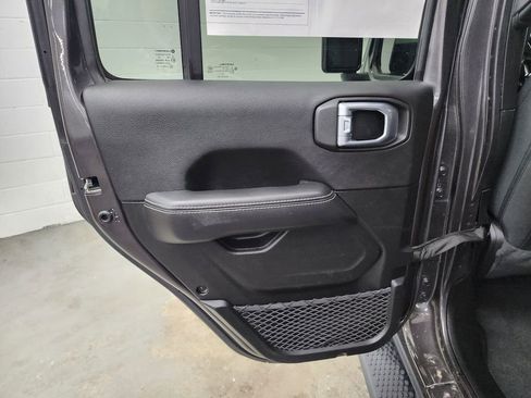 Used 2021 Jeep Wrangler Unlimited Sahara w/ Uconnect 4C Nav & Sound Group AWD/4WD image 21