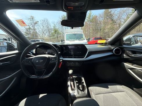 Used 2024 Chevrolet Trax RS FWD image 16