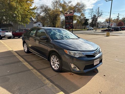 Used 2014 Toyota Camry XLE image 3