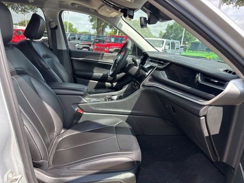 Used 2023 Jeep Grand Cherokee 4WD 4xe image 11