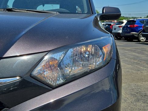 Used 2018 Honda HR-V LX image 12