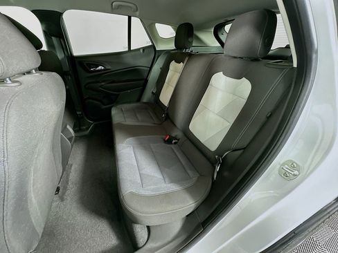 Used 2025 Chevrolet Trax LS w/ LS Convenience Package FWD image 23
