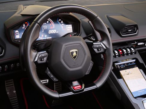 Used 2021 Lamborghini Huracan EVO RWD image 18