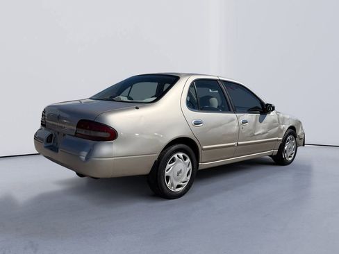 Used 1997 Nissan Altima XE image 3
