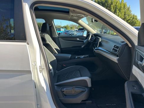Certified 2025 Volkswagen Atlas Peak Edition SE image 42