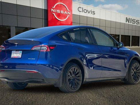 Used 2024 Tesla Model Y Long Range AWD/4WD image 3