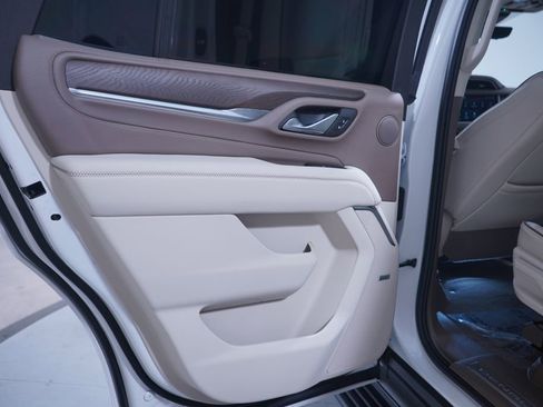 Used 2024 GMC Yukon Denali w/ Advanced Technology Package image 15