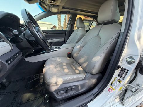 Used 2018 Toyota Camry XSE FWD image 8