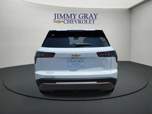 New 2027 Chevrolet Equinox LT w/ Convenience Package II FWD image 4