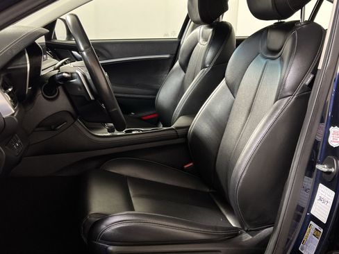 Used 2023 Genesis G70 2.0T image 11