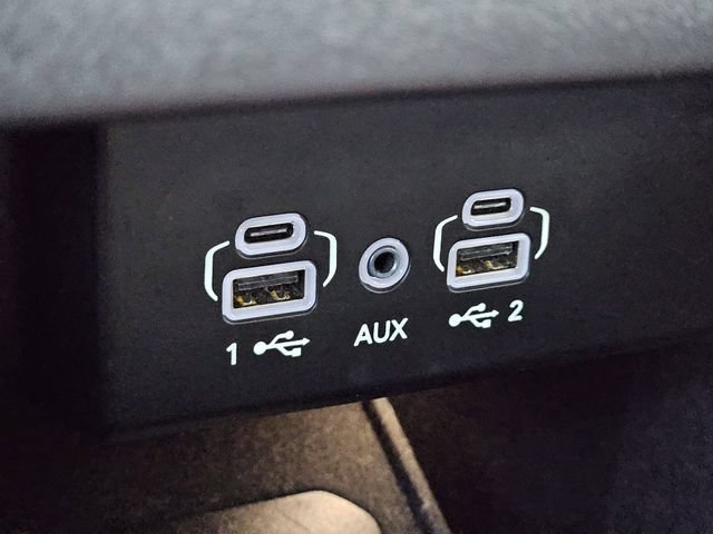 Used 2024 Jeep Wagoneer L Series II RWD image 24