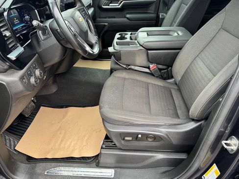 Used 2024 Chevrolet Silverado 1500 LT AWD/4WD image 11