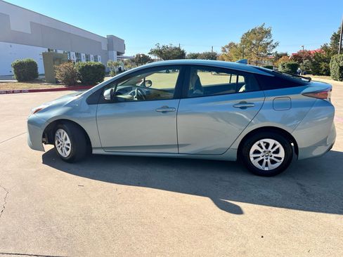 Used 2016 Toyota Prius Two image 8